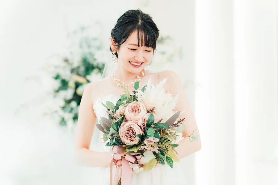 ブーケを持つ花嫁